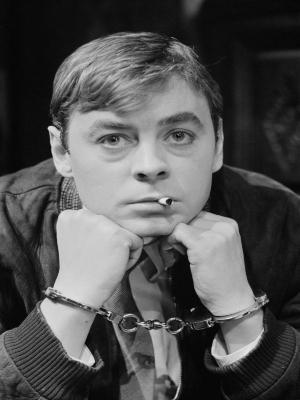 Hywel Bennett; Garnant,Carmarthenshire,İngiltere doğumlu İngiliz  oyuncu