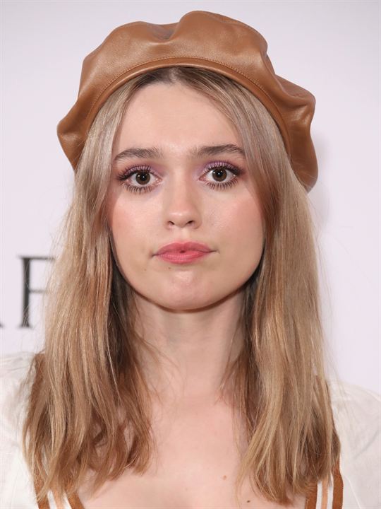 Aimee Lou Wood; Stockport,Greater Manchester,İngiltere doğumlu İngiliz  oyuncu