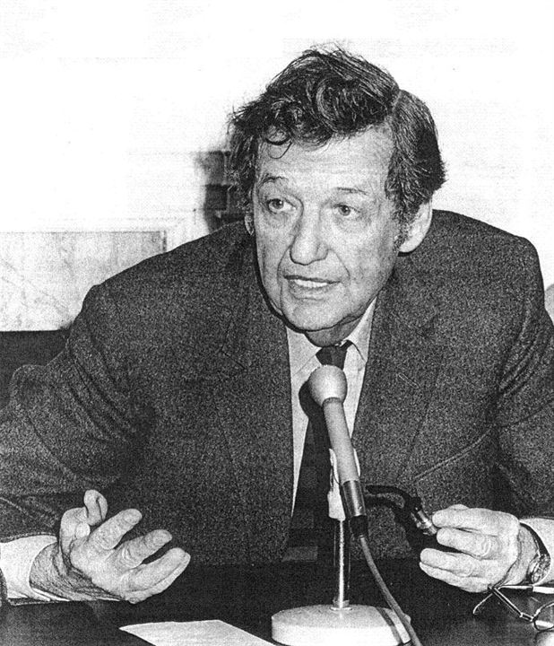 Ian McLellan Hunter; İngiliz  senarist