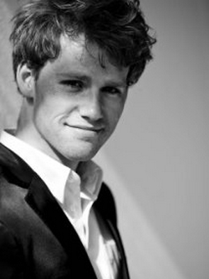 Cyron Bjørn Melville; Danimarkalı  oyuncu