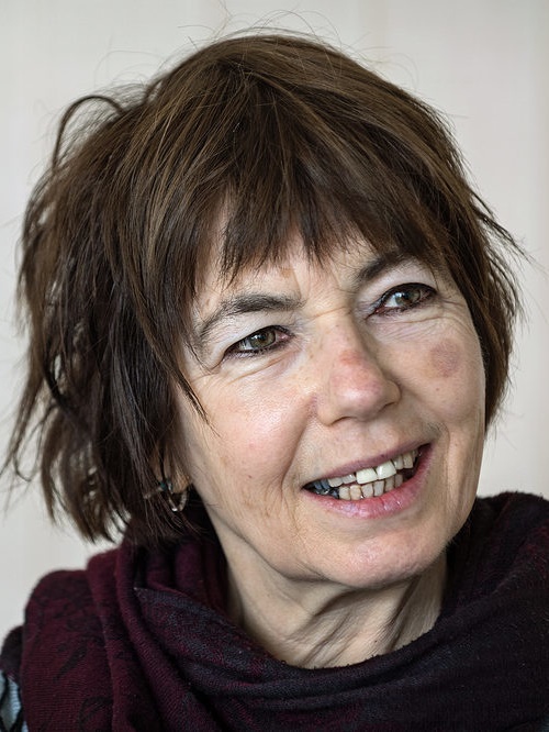 Kim Longinotto; Londra,İngiltere doğumlu İngiliz  senarist, yönetmen