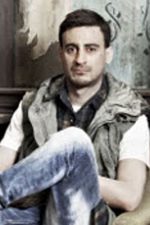 Cori Gonzales-Macuer; Santiago, Şili doğumlu Yeni Zelandalı oyuncu