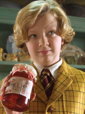 Eros Vlahos; Londra,İngiltere doğumlu İngiliz  oyuncu