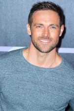 Dylan Bruce; Kanadalı  oyuncu