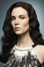 Laura Mennell; Kanadalı  oyuncu