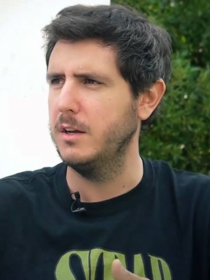 Miguel Larraya; senarist, yönetmen