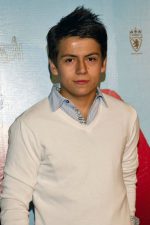 Adrian Alonso; Mexico City, Meksika doğumlu Adrián Alonso Barona, Adrián Alonso Comelon olarak da bilinen Meksikalı oyuncu