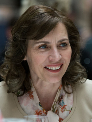 Saskia Reeves; Paddington,Londra,İngiltere doğumlu İngiliz  oyuncu