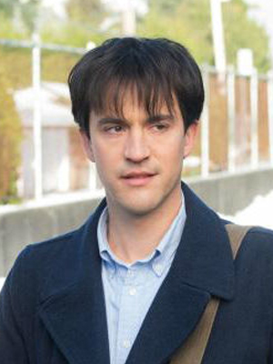 Theo Devaney; Londra,İngiltere doğumlu İngiliz  oyuncu