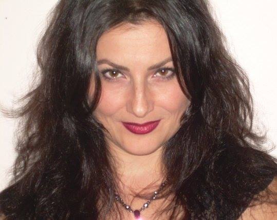 Özlem İçli; Türk sanat yönetmeni