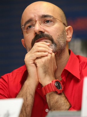 Caner Alper; Türk yönetmen, senarist, yapımcı