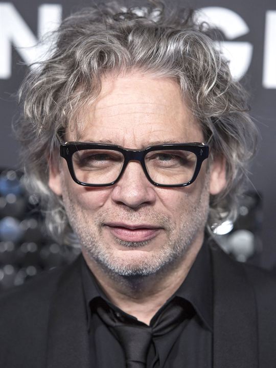 Dexter Fletcher; Enfield,Londra,İngiltere doğumlu İngiliz oyuncu, yönetmen, idari yapımcı