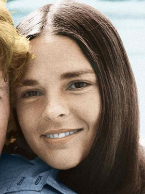 Ali McGraw; Alice MacGraw olarak da bilinen Amerikalı oyuncu