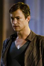 Tom Wisdom; Swindon,Wiltshire,İngiltere doğumlu İngiliz  oyuncu