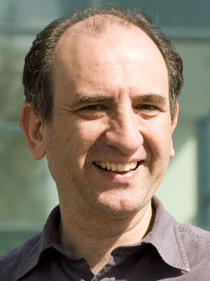 Armando Iannucci; Glasgow,İskoçya doğumlu Armando Giovanni Iannucci olarak da bilinen İskoç  senarist, yönetmen, idari yapımcı