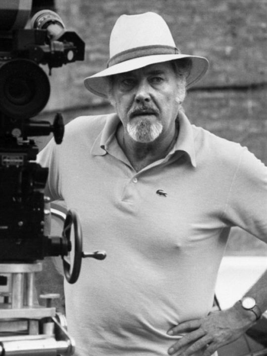 Ronald Neame; Londra,İngiltere doğumlu İngiliz  yapımcı, senarist, yapım sorumlusu