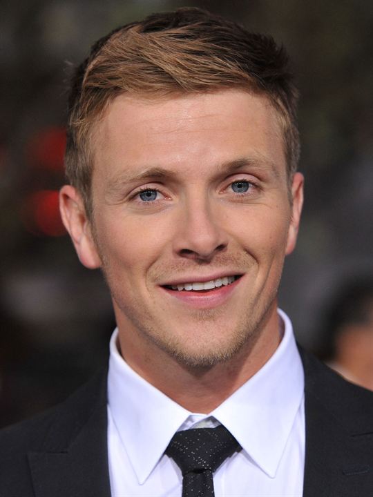 Charlie Bewley; Londra,İngiltere doğumlu İngiliz  oyuncu