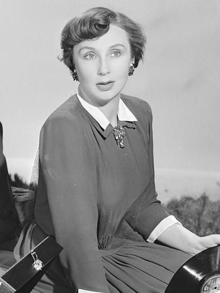 Googie Withers; Karaçi, Pakistan doğumlu Pakistanlı oyuncu