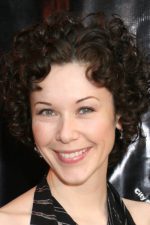 Shauna McDonald (II); Antigonish,Yeni İskoçya,Kanada doğumlu Kanadalıradyo programcısıoyuncu, seslendirme sanatçısı, yönetmen, yazar, yapımcı