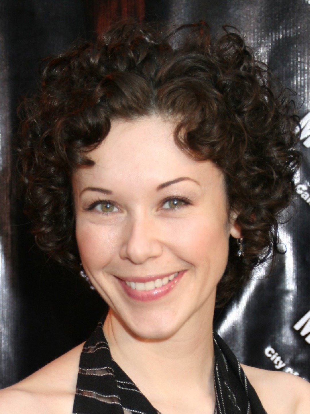 Shauna McDonald (II); Antigonish,Yeni İskoçya,Kanada doğumlu Kanadalıradyo programcısıoyuncu, seslendirme sanatçısı, yönetmen, yazar, yapımcı