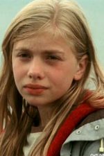 Sophie Stuckey; Camden,Londra,İngiltere doğumlu İngiliz  oyuncu