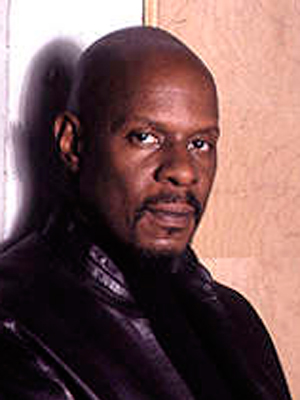 Avery Brooks; Avery Franklin Brook olarak da bilinen Amerikalı oyuncu, yönetmen
