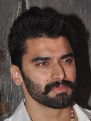 Nikitin Dheer; Hint oyuncu