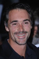 Greg Wise; Newcastle upon Tyne,Tyne ve Wear,İngiltere doğumlu İngiliz  oyuncu, senarist