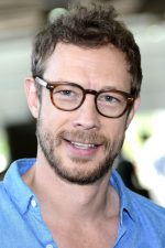 Kristen Holden-Reid; Pickering,Durham,Ontario,Kanada doğumlu Kanadalı oyuncu