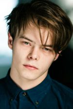 Charlie Heaton; Leeds,Batı Yorkshire,İngiltere doğumlu İngiliz  oyuncu, senarist