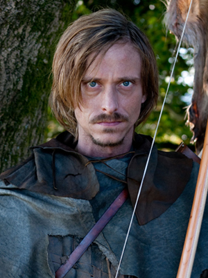Mackenzie Crook; Maidstone,Kent,İngiltere doğumlu İngiliz  oyuncu