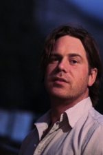 Mikkel E.G. Nielsen; Aarhus,Danimarka doğumlu Danimarkalı  genel yayın yönetmeni, kurgucu