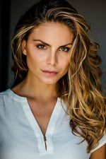 Nina Senicar; Amerikalı oyuncu