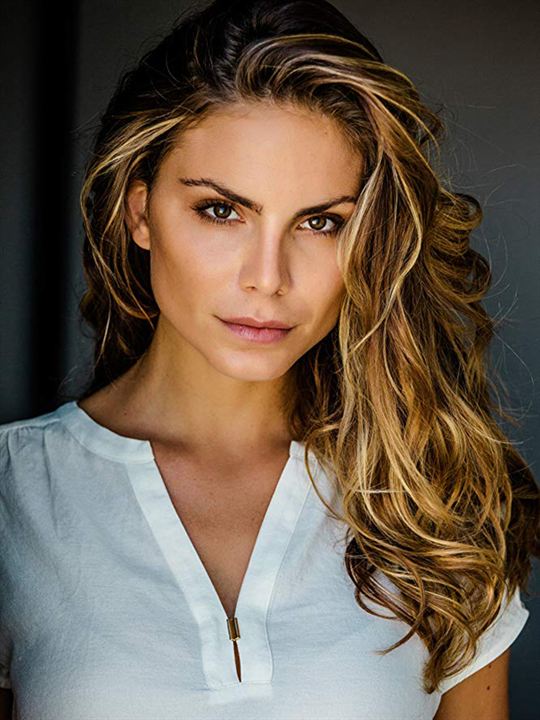 Nina Senicar; Amerikalı oyuncu