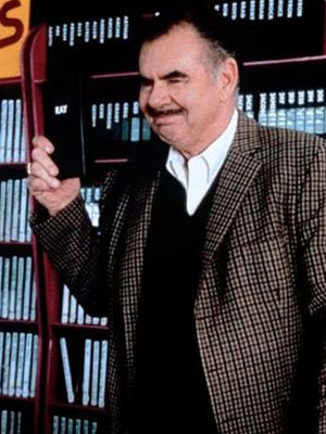 Russ Meyer; Russel Albion Meyer olarak da bilinen Amerikalı kurgucu, oyuncu, senarist