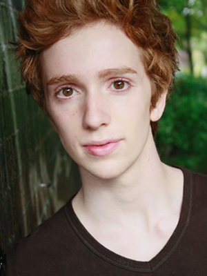 Luke Newberry; Exeter,Devon,İngiltere doğumlu İngiliz  oyuncu