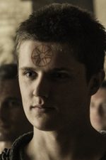 Eugene Simon; Londra,İngiltere doğumlu İngiliz  oyuncu