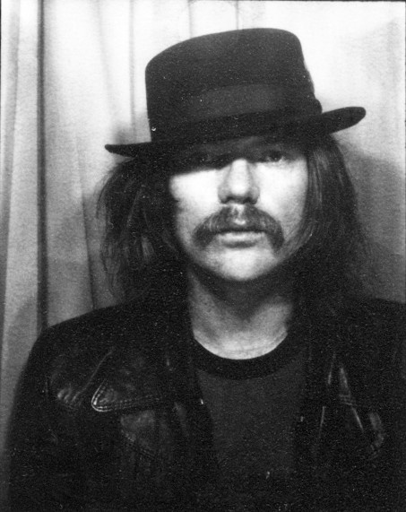 Turner Cody; Boston, Massachusetts, ABD doğumlu Turner Van Pelt Kniffin olarak da bilinen Amerikalı şarkıcı, film müziği besteci