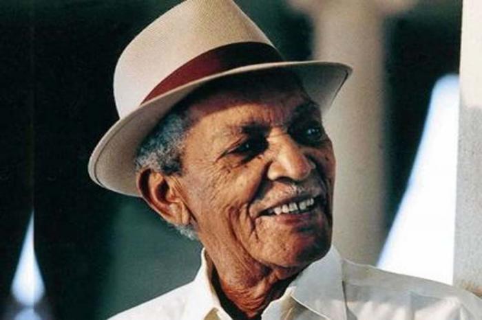 Compay Segundo; Siboney, Küba doğumlu Francisco Repilado olarak da bilinen Kübalı gitarist, oyuncu