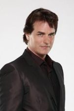 Paul Gross; Paul Michael Gross olarak da bilinen Kanadalı  oyuncu, senarist, idari yapımcı