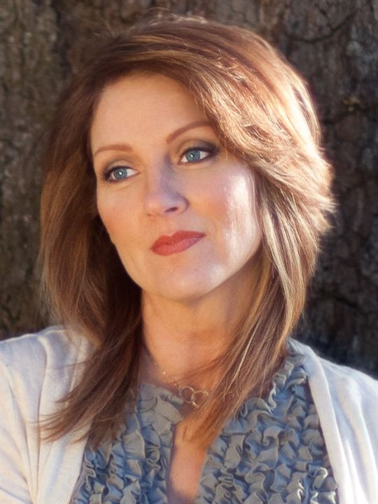 Lisa Arnold; oyuncu yönetmeni, oyuncu, senarist