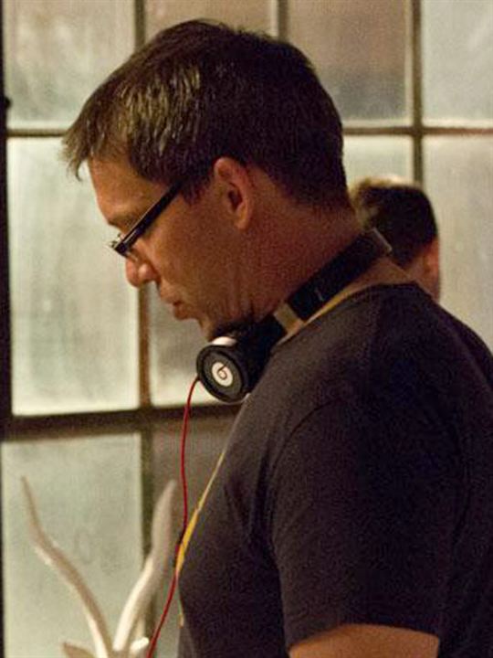 Rob Thomas; Robert James Thomas olarak da bilinen Amerikalı senarist, idari yapımcı, yaratıcı