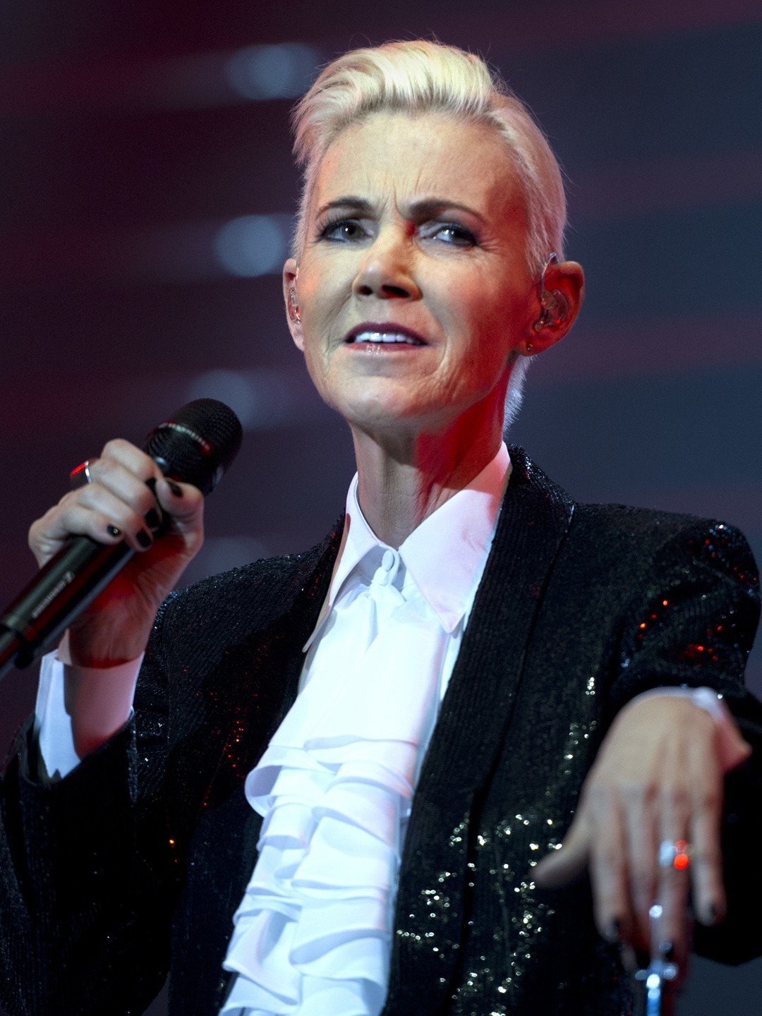 Marie Fredriksson; Össjö,Skåne,İsveç doğumlu İsveçlişarkıcı, gitaristmüzisyen