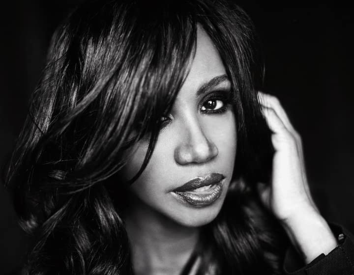 Shaznay Lewis; Islington,Londra,İngiltere doğumlu İngilizşarkıcı, söz yazarıoyuncu