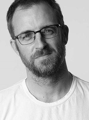 Ben Lawrence; Avustralyalı idari yapımcı, senarist, yönetmen