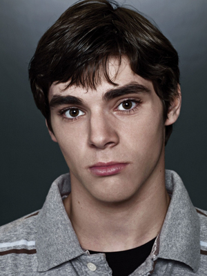 RJ Mitte; Roy Frank Mitte III olarak da bilinen Amerikalı oyuncu