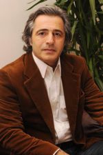 Orhan Tekeoğlu; senarist, yardımcı yönetmen, yönetmen