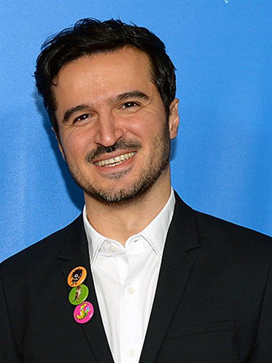 Reza Memari; genel yayın yönetmeni, kurgucu, senarist