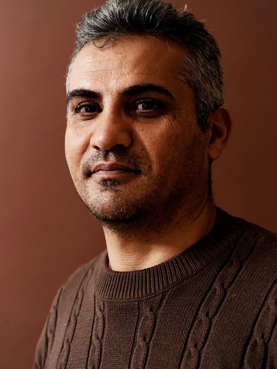 Emad Burnat; Filistin doğumlu Filistinliçiftçi yapımcı