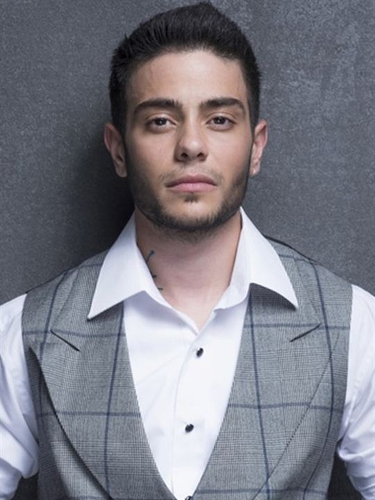 Rüzgar Erkoçlar; İstanbul, Türkiye doğumlu Nil Erkoçlar olarak da bilinen Türk oyuncu